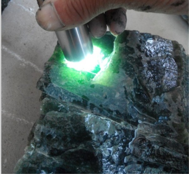 �л�̩ɽ��Ʒë��