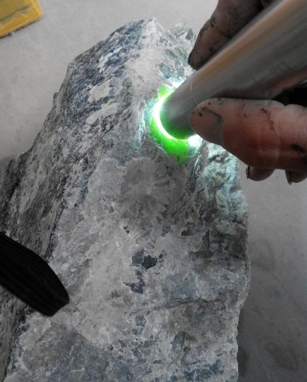 ̩ɽ�� ��Ʒë��